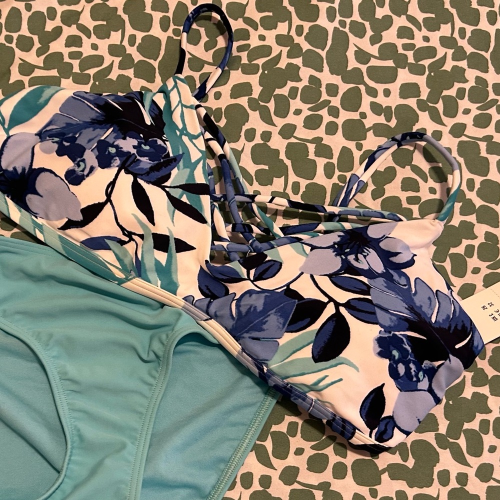 NWT Hollister Swim Top